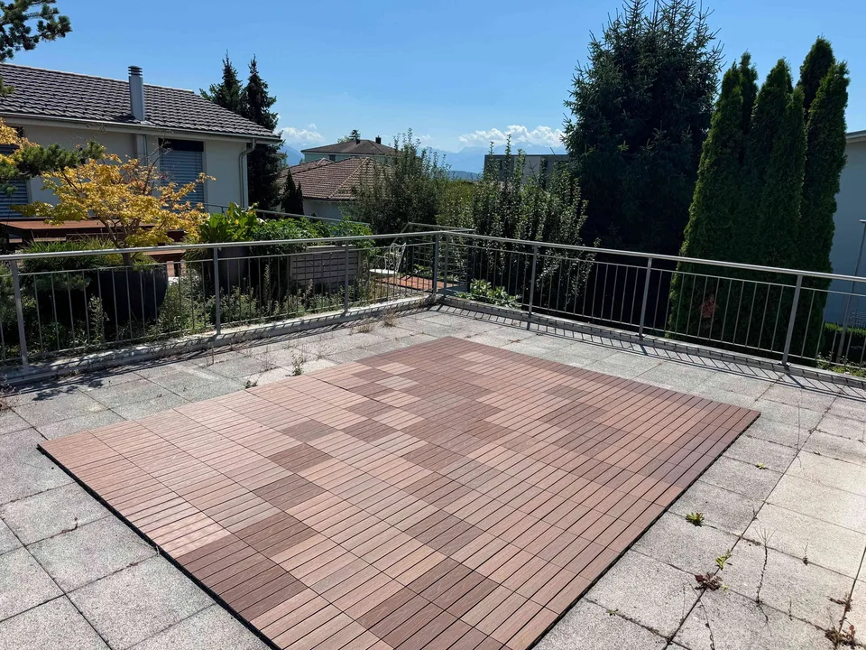 Sehr gut besonntes, ruhiges EFH mit Doppelgarage und grosser Terrasse