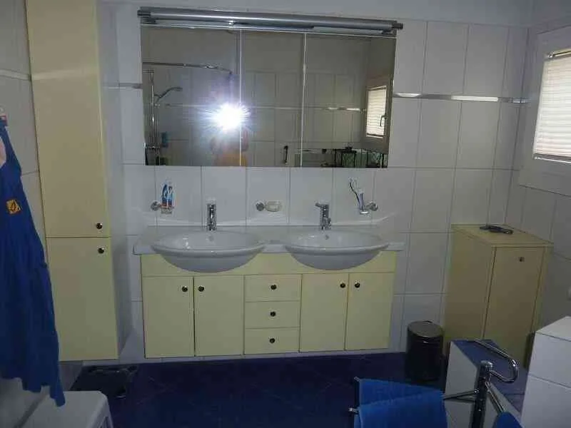 Sehr gut besonntes, ruhiges EFH mit Doppelgarage und grosser Terrasse