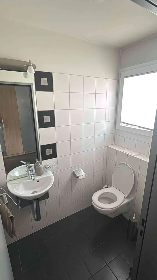 Sehr gut besonntes, ruhiges EFH mit Doppelgarage und grosser Terrasse