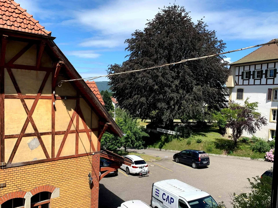 Grosses Büro/Atelier in Industrielook und Aussicht
