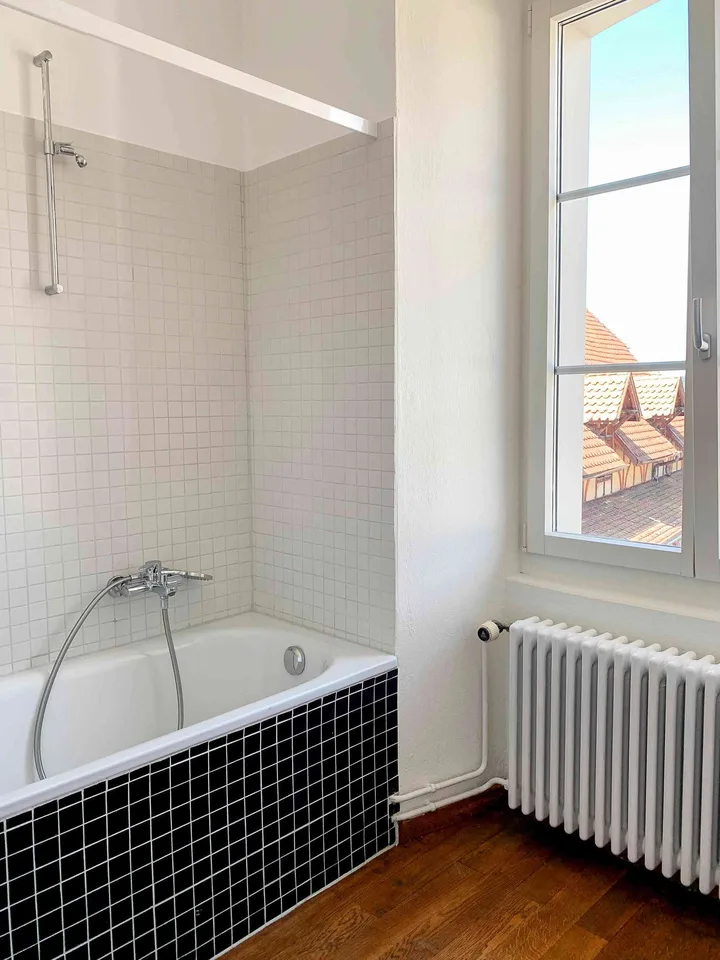 Grosses Büro/Atelier in Industrielook und Aussicht