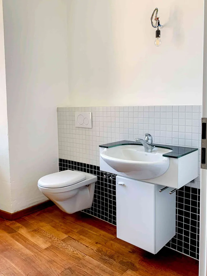 Grosses Büro/Atelier in Industrielook und Aussicht