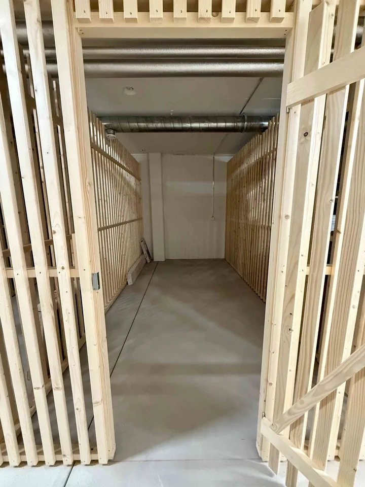Neue, einzigartige, lichtdurchflutete 3.5 Zimmer Garten-Loft-Wohnung