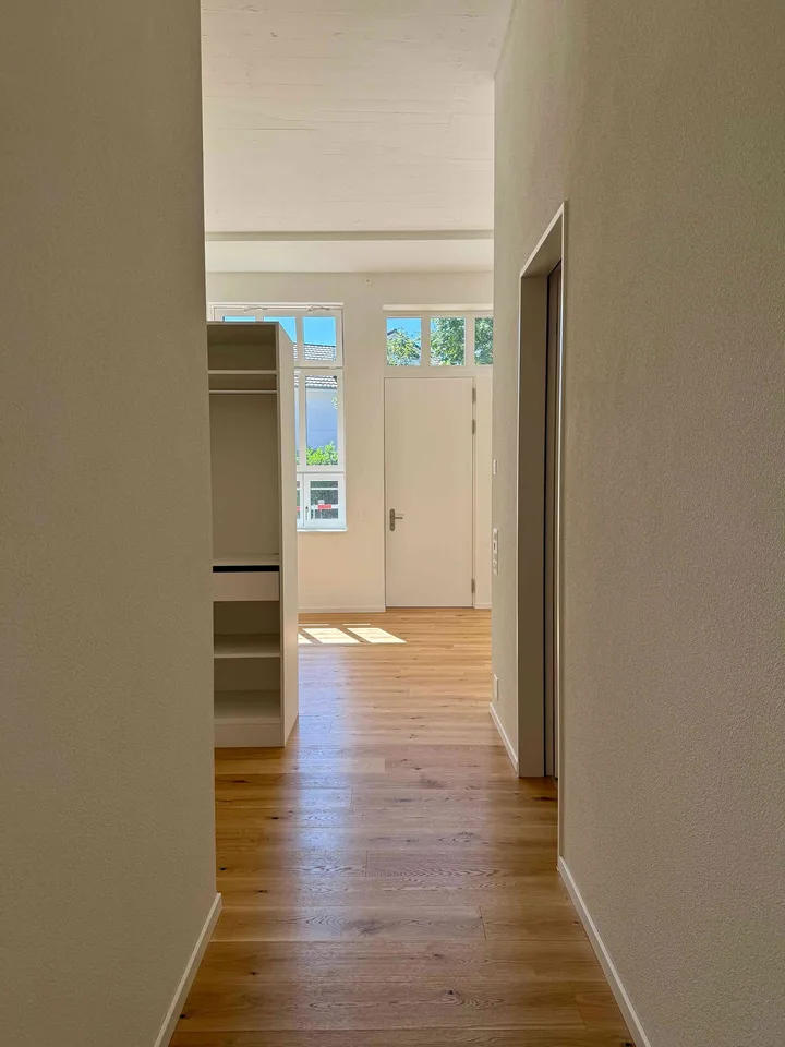 Neue, einzigartige, lichtdurchflutete 3.5 Zimmer Garten-Loft-Wohnung