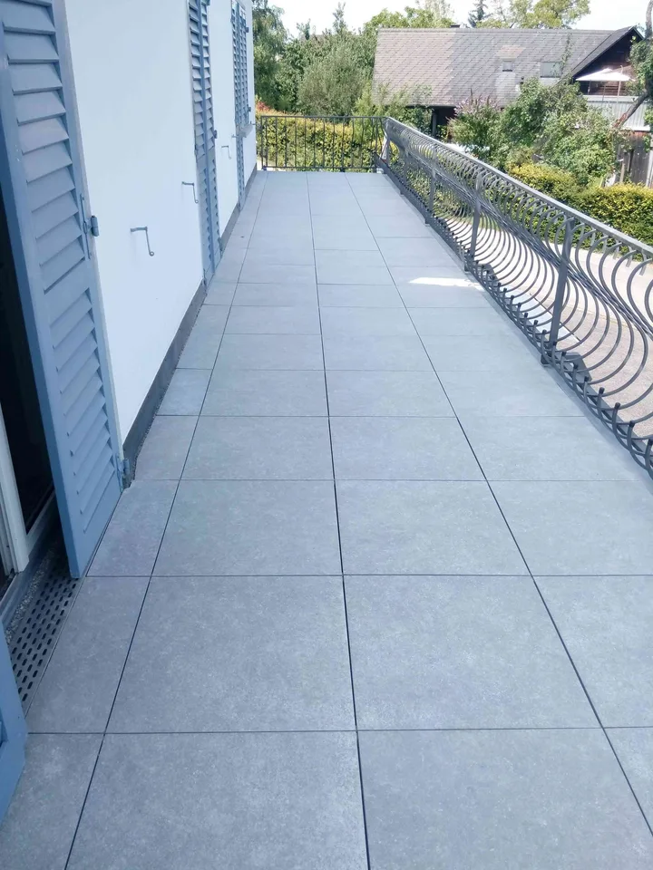 An Top-Lage: Renovierte, helle, 4.5-Zimmer Whg mit 100 m2 Terrasse