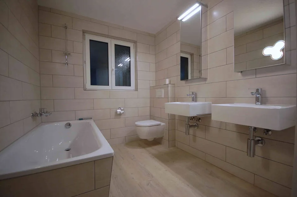 An Top-Lage: Renovierte, helle, 4.5-Zimmer Whg mit 100 m2 Terrasse