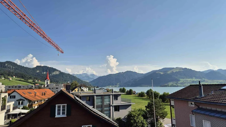 Exklusive 4.5 Zimmer-Neubauwohnung mit grosszügigem Sitzplatz
