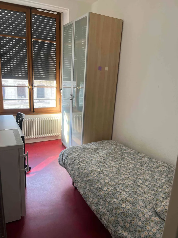 Chambre indépendante meublée