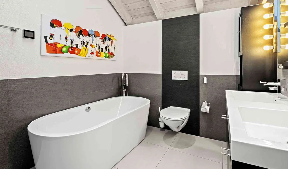 Einfamilienhaus: Einliegerwohnung, beheizter Pool, 1’155 m² Grundstück