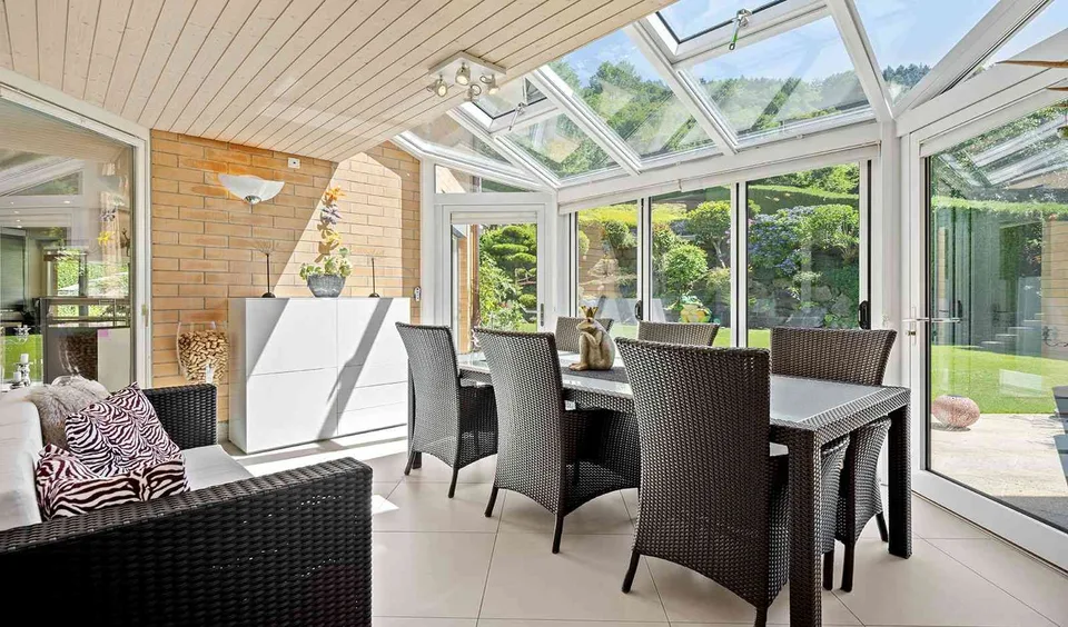 Einfamilienhaus: Einliegerwohnung, beheizter Pool, 1’155 m² Grundstück
