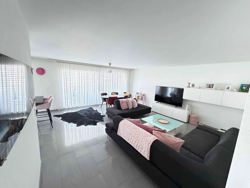 Exklusive 4.5-Zimmer-Wohnung mit grosszügigem Balkon in begehrter Lage