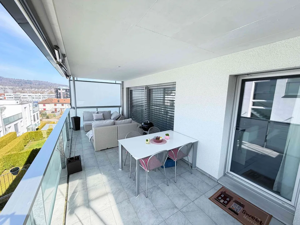 Exklusive 4.5-Zimmer-Wohnung mit grosszügigem Balkon in begehrter Lage