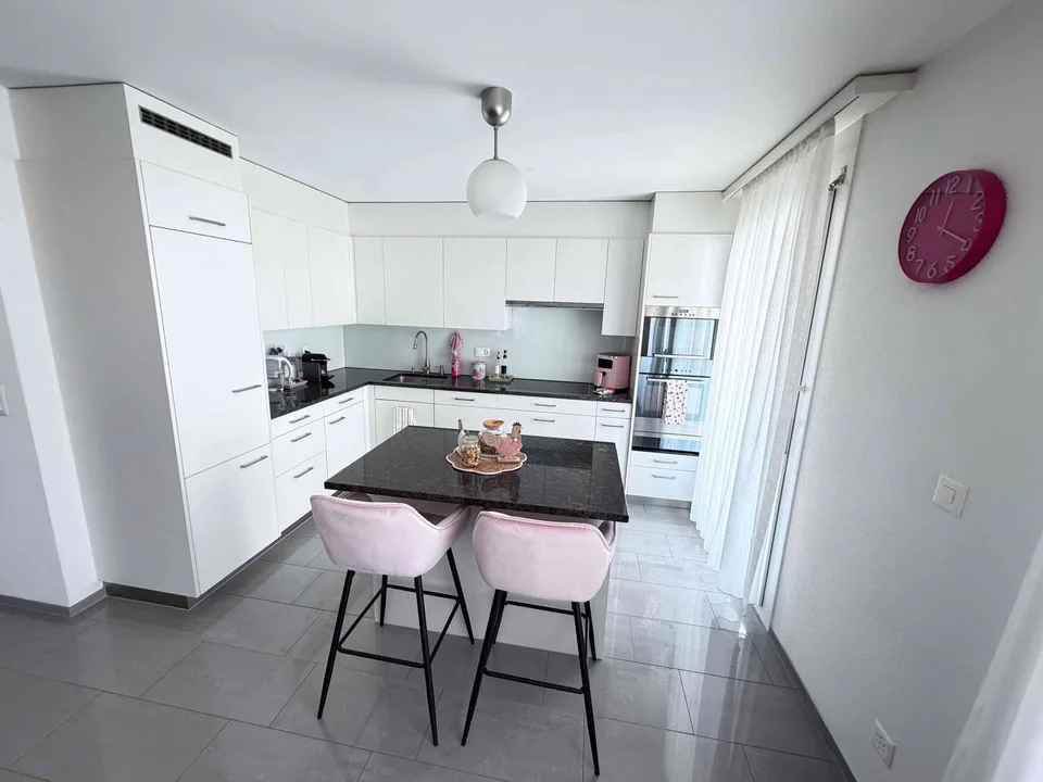 Exklusive 4.5-Zimmer-Wohnung mit grosszügigem Balkon in begehrter Lage