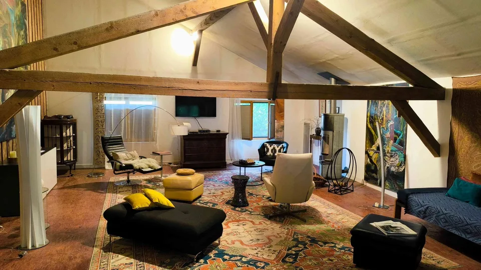 Ferme réhabilitée en appartements et locaux artisanaux