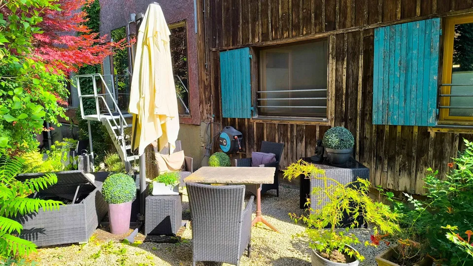Ferme réhabilitée en appartements et locaux artisanaux