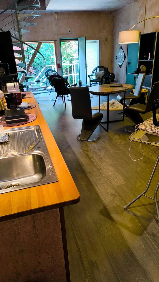 Ferme réhabilitée en appartements et locaux artisanaux