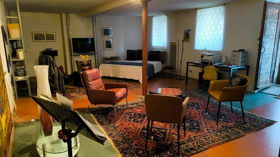 Ferme réhabilitée en appartements et locaux artisanaux