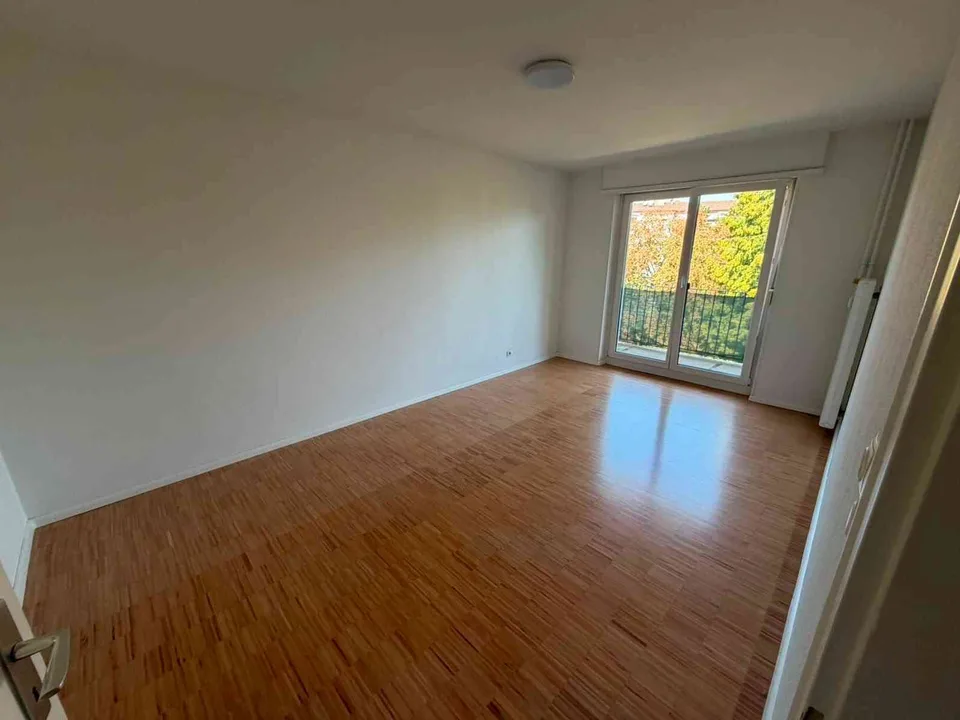 Renovierte Wohnung in Saint-Louis – 5 Gehminuten zu Novartis/Grenze