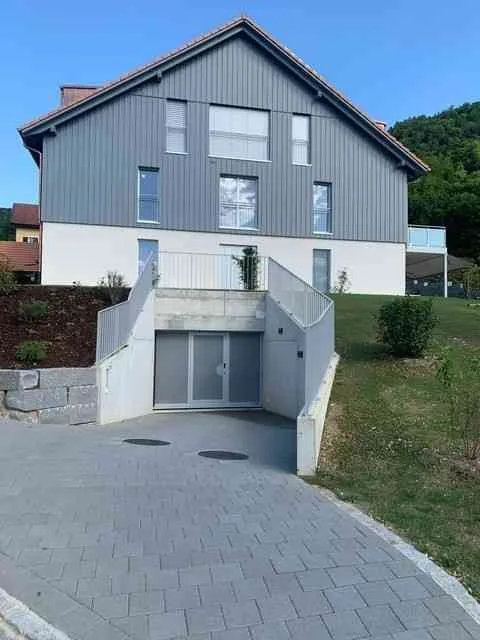 3 1/2 Zimmer Dachwohnung mit traumhafter Aussicht