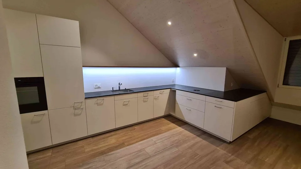 3 1/2 Zimmer Dachwohnung mit traumhafter Aussicht