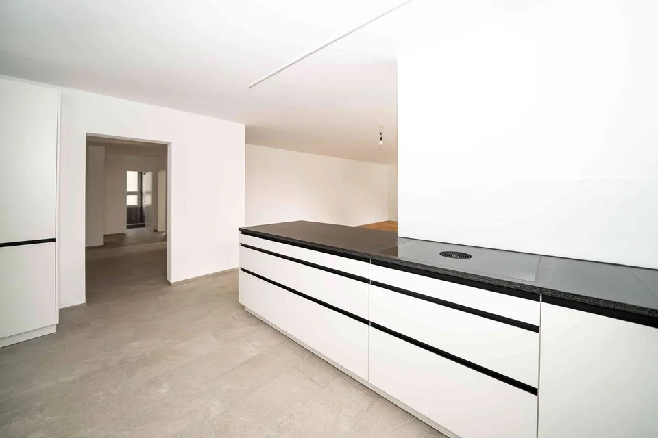 Grosszügige, komplett renovierte 5.5-Zimmer-Wohnung