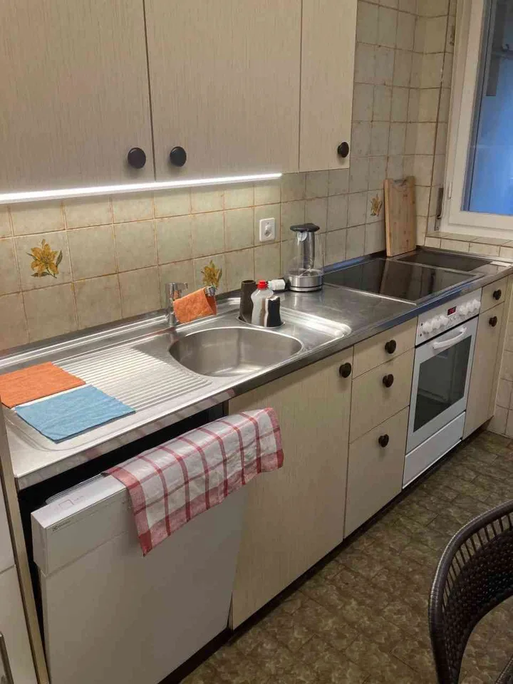 Möbliertes Privatzimmer A3 an zentraler Lage in 4-Z'Wohnung
