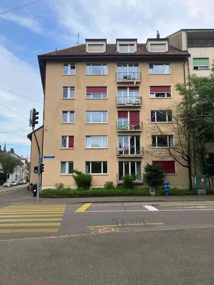 Möbliertes Privatzimmer A3 an zentraler Lage in 4-Z'Wohnung