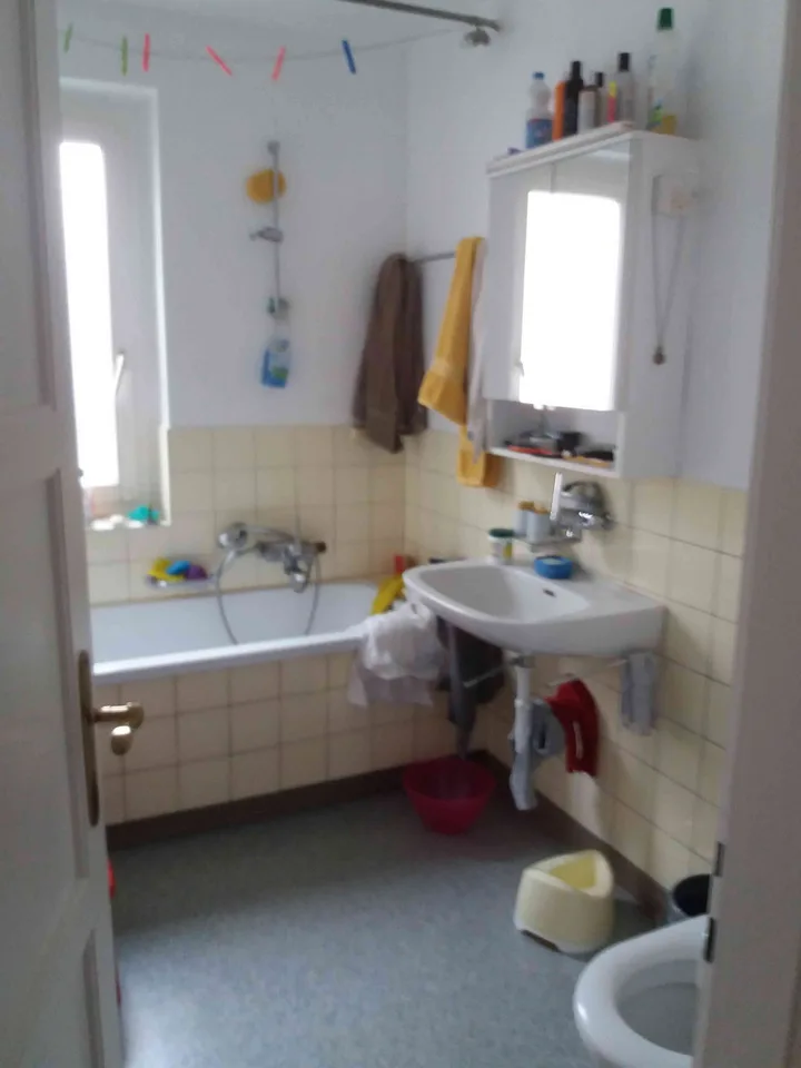 WG Zimmer mit Küche, Bad, Wohnzimmer
