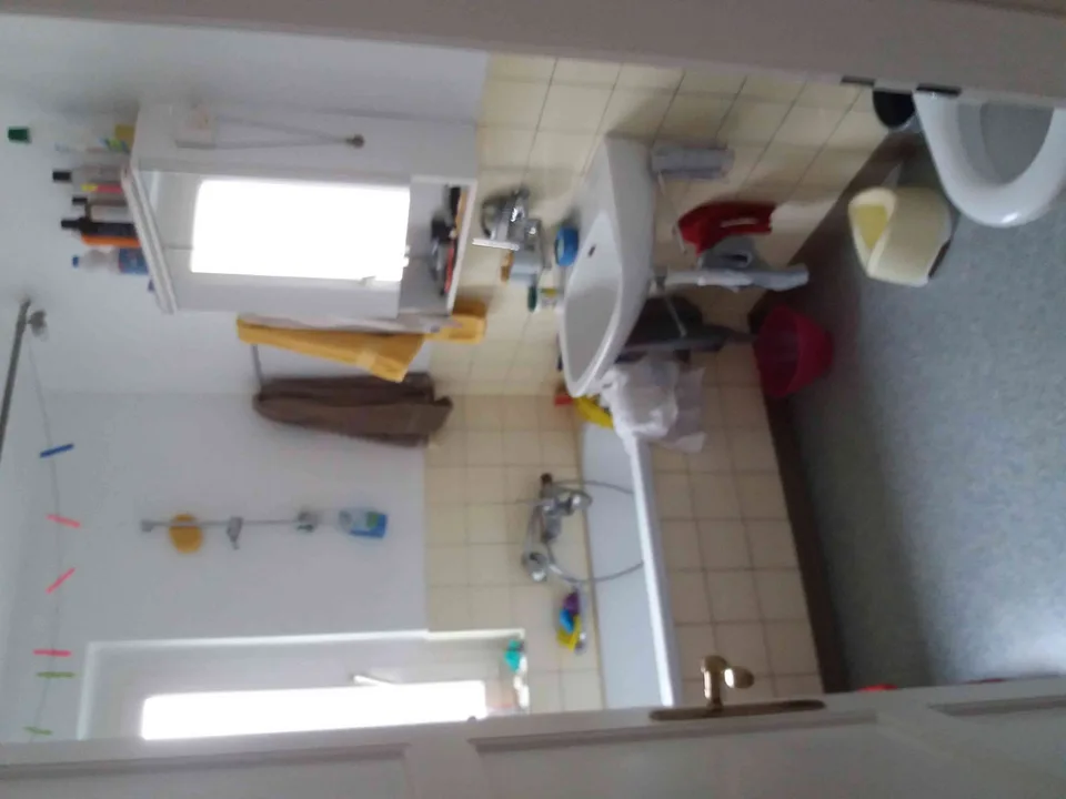 WG Zimmer mit Bad, Küche, und Wohnzimmer