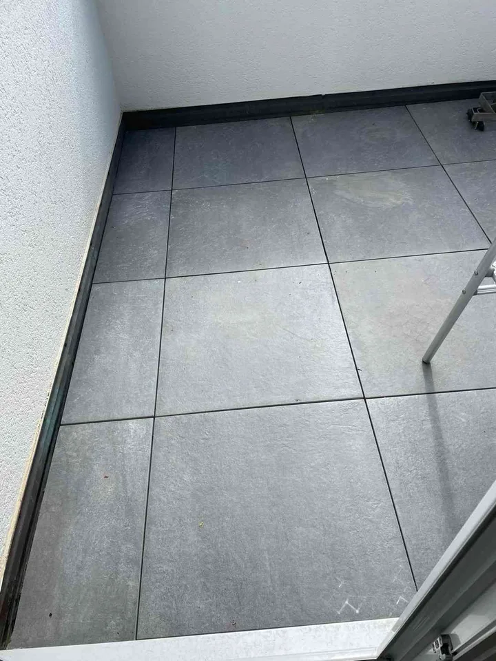 Renovierte helle 2.5. Zimmer Dachwohnung in Allschwil