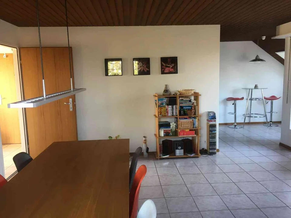 Renovierte helle 2.5. Zimmer Dachwohnung in Allschwil