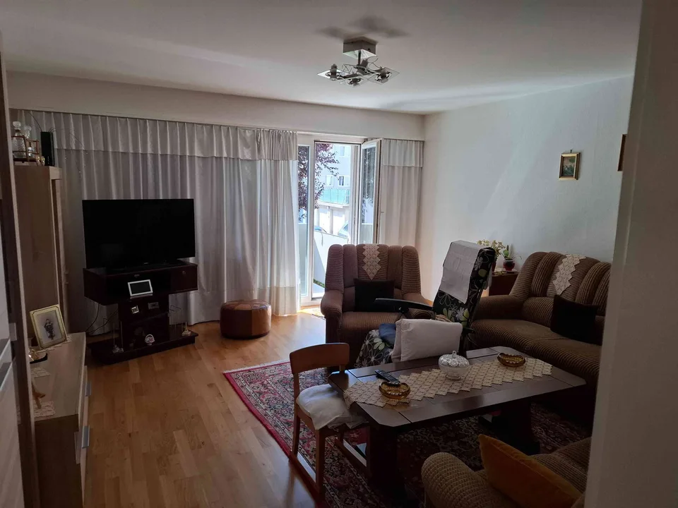 Schöne, neu renovierte 3.5 Zimmer-Wohnung im Hochparterre