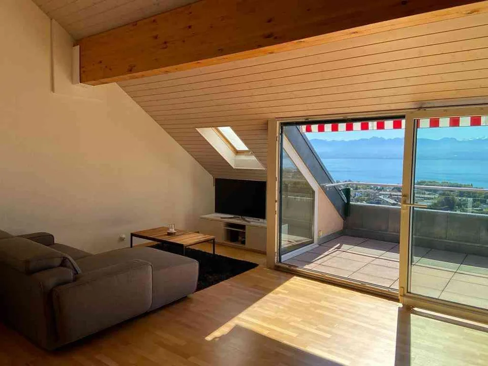 UNIQUE, attique de 140m2 avec vue imprenable sur le lac et les alpes