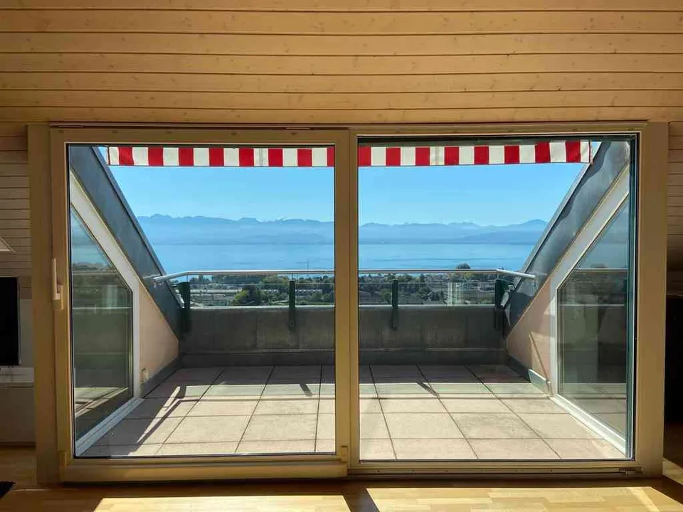 UNIQUE, attique de 140m2 avec vue imprenable sur le lac et les alpes