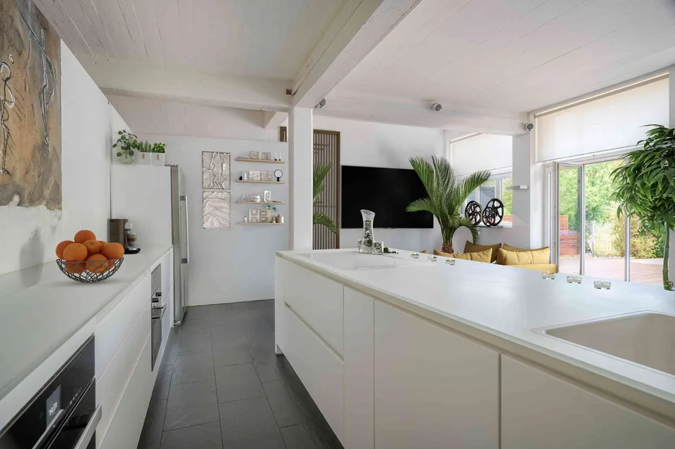 Exklusive Loft-Wonung mit Luxus-Küche & 130?m² Privatgarten