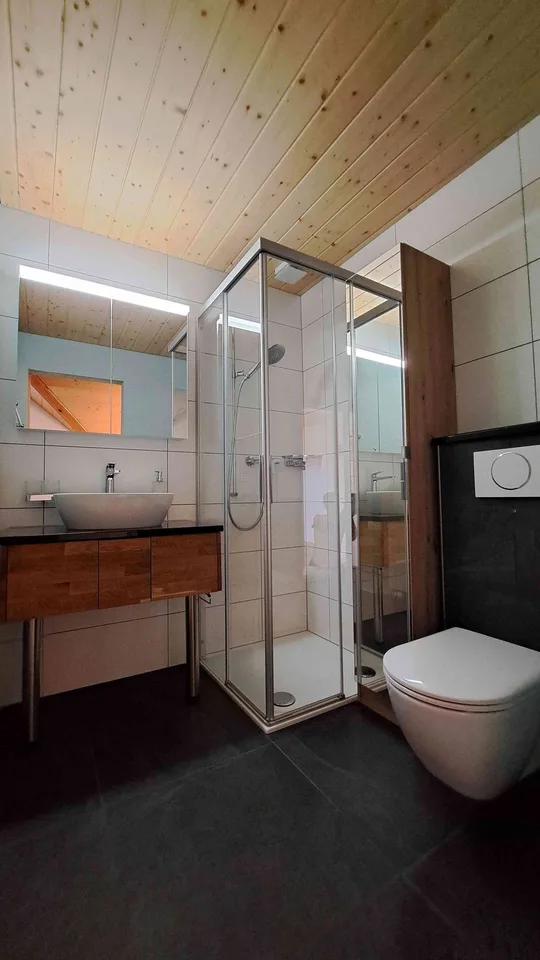 10-Zimmer-Einfamilienhaus (2 Wohnungen) im Grünen