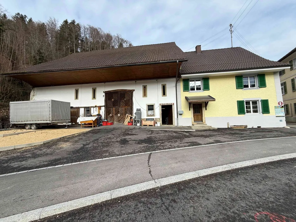 Ehemaliges Bauernhaus mit zwei Wohnungen in Beinwil (SO) zu verkaufen