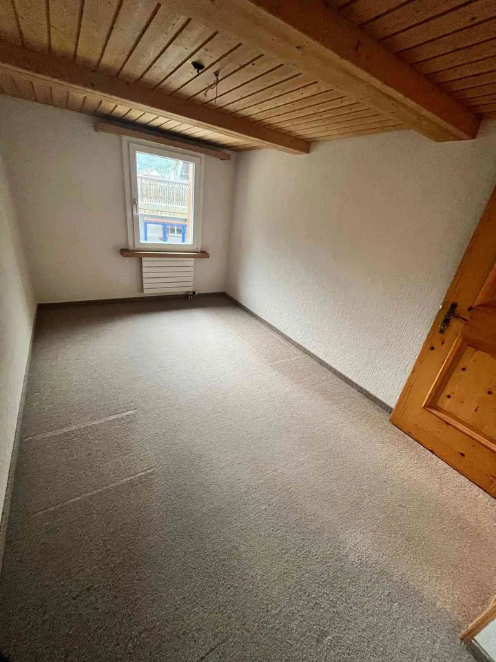 EFH mit sepr. Wohnung am Bach in Vättis