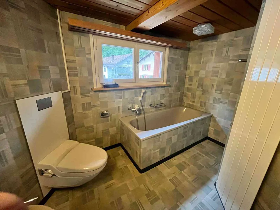 EFH mit sepr. Wohnung am Bach in Vättis