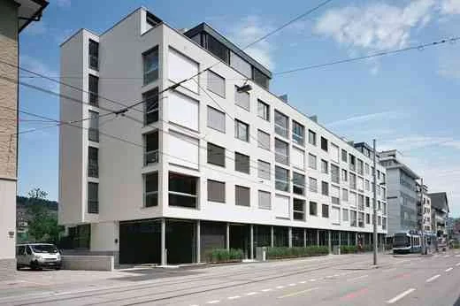 E-Parkplatz mit Ladestation in Tiefgarage