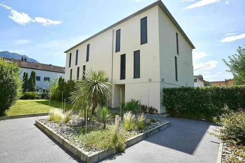 Appartamento 4,5 locali con giardino privato a Gordola