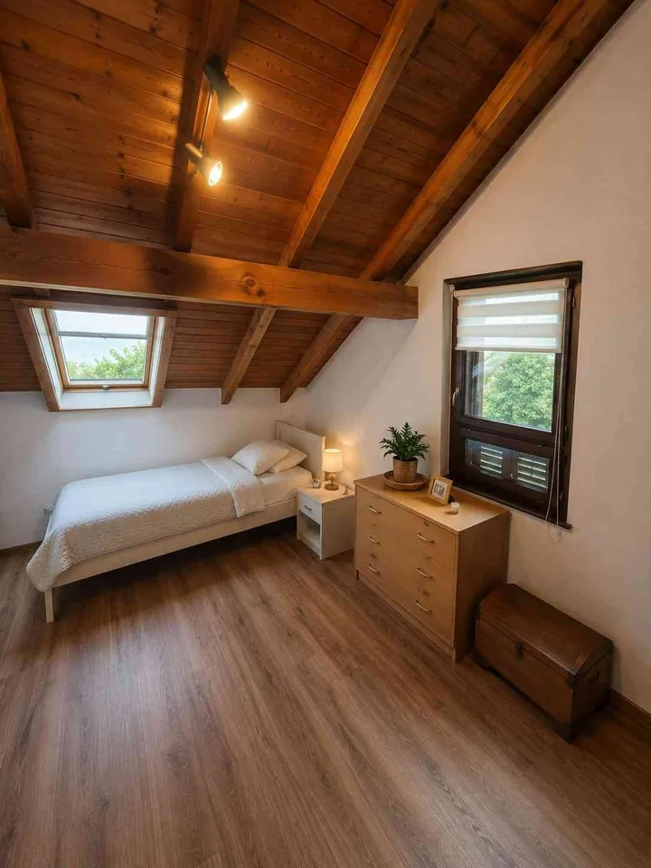 MAISON MEUBLÉE AVEC STUDIO INDÉPENDANT du 15.09.26 au 31.07.27