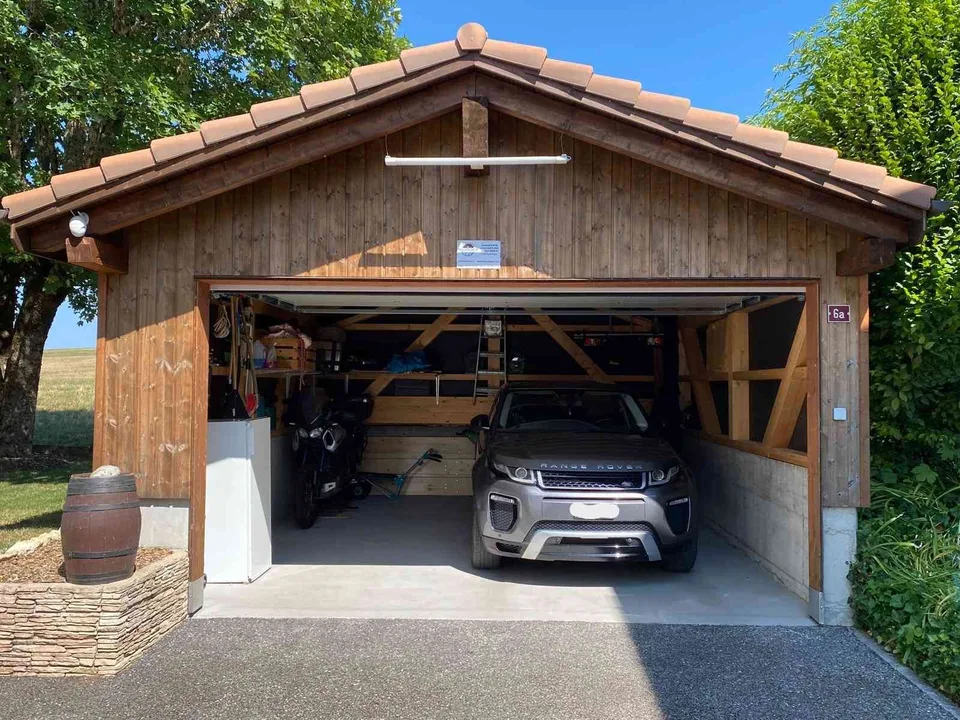Maison individuelle avec 2 appartements, garage double