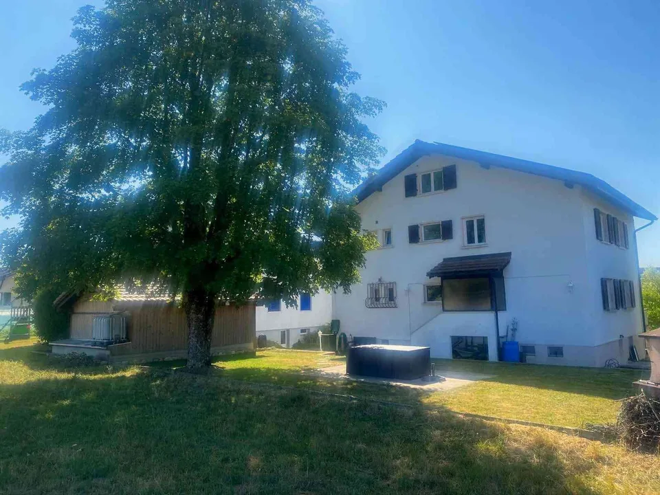 Maison individuelle avec 2 appartements, garage double