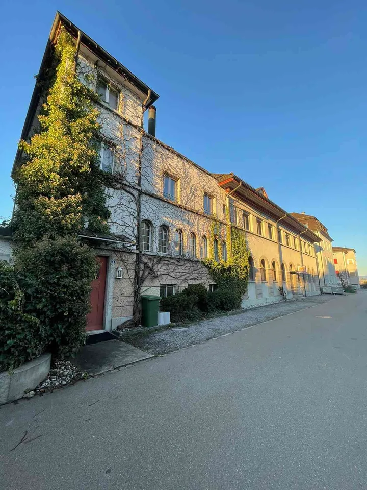 Wohn und Geschäftshaus mit Ausbaupotenzial zentral