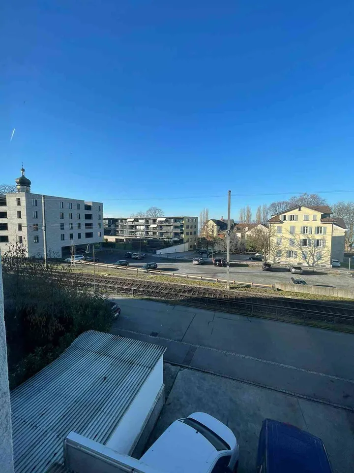 Wohn und Geschäftshaus mit Ausbaupotenzial zentral
