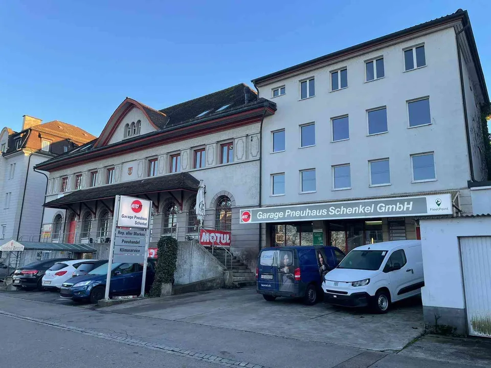 Wohn und Geschäftshaus mit Ausbaupotenzial zentral