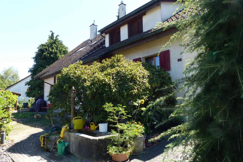 10-Zimmer Zweifamilienhaus mit grosszügigem Aussenbereich
