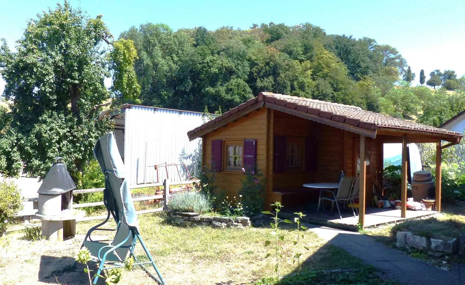 10-Zimmer Zweifamilienhaus mit grosszügigem Aussenbereich