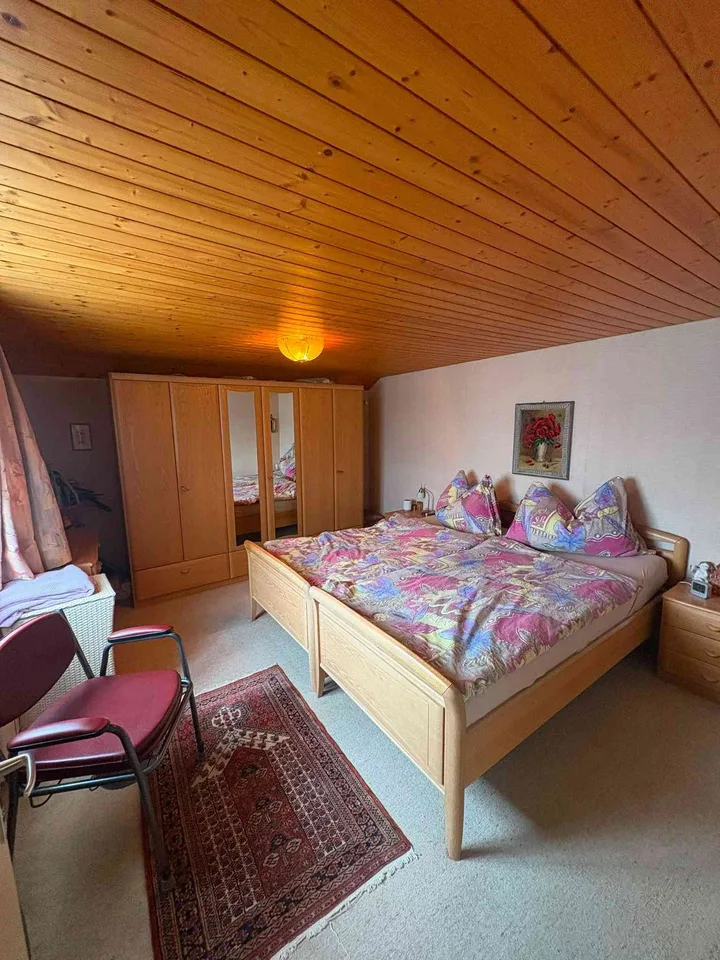 Charmantes 4.5-Zimmer-Einfamilienhaus an sonniger Lage mit Garage